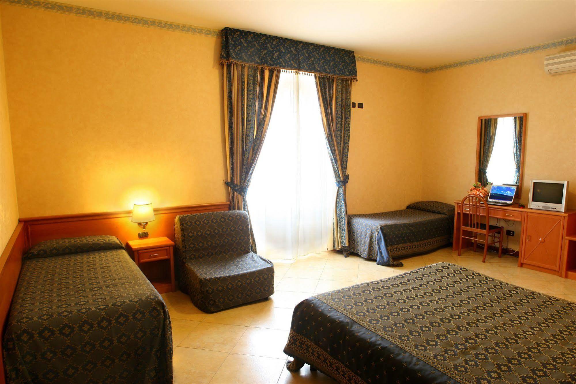 Hotel Orlanda Roma Oda fotoğraf